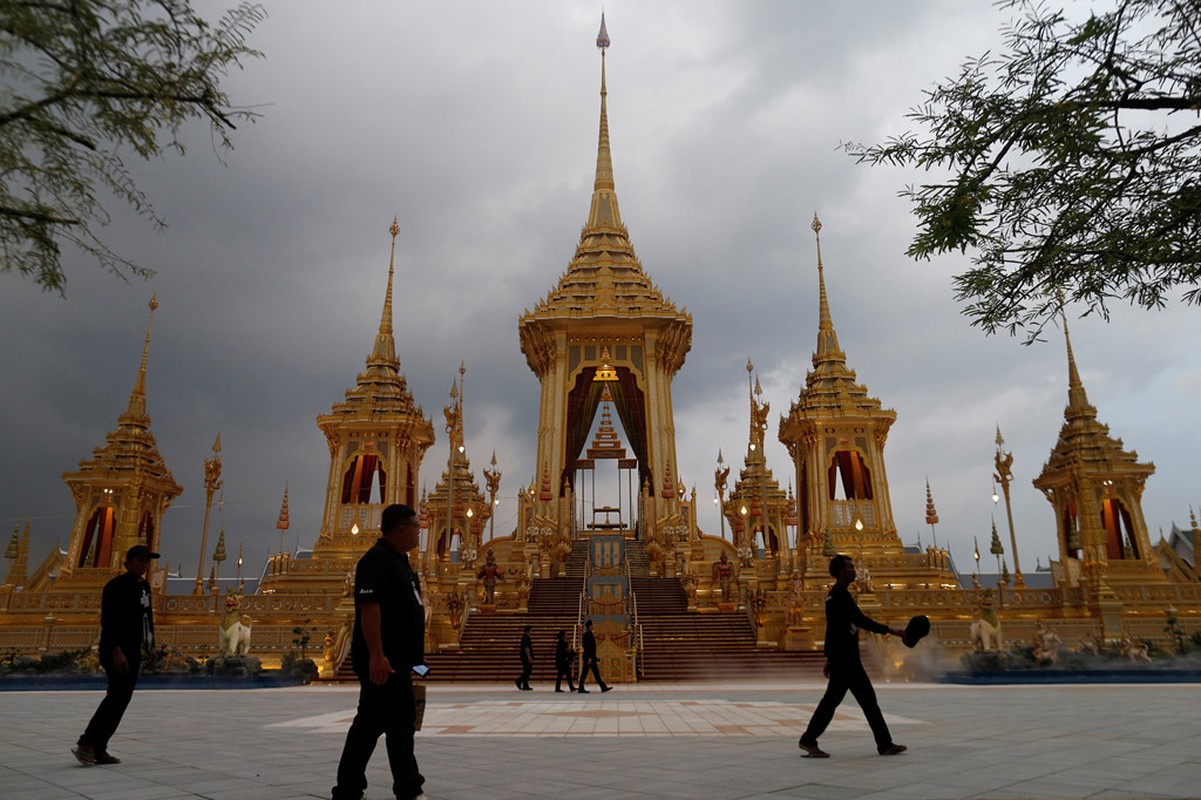 Can canh Dai hoa than Hoang gia tuong nho Vua Thai Lan Bhumibol-Hinh-2